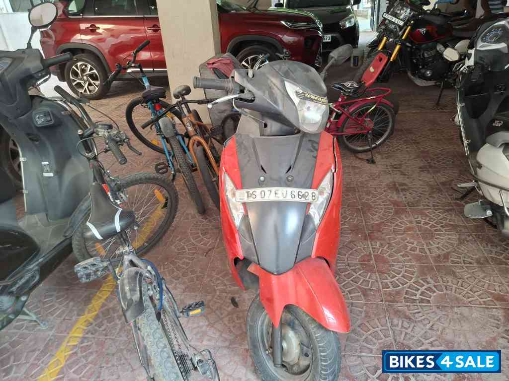 Red Suzuki Lets 110