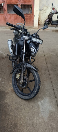 Black TVS Raider 125