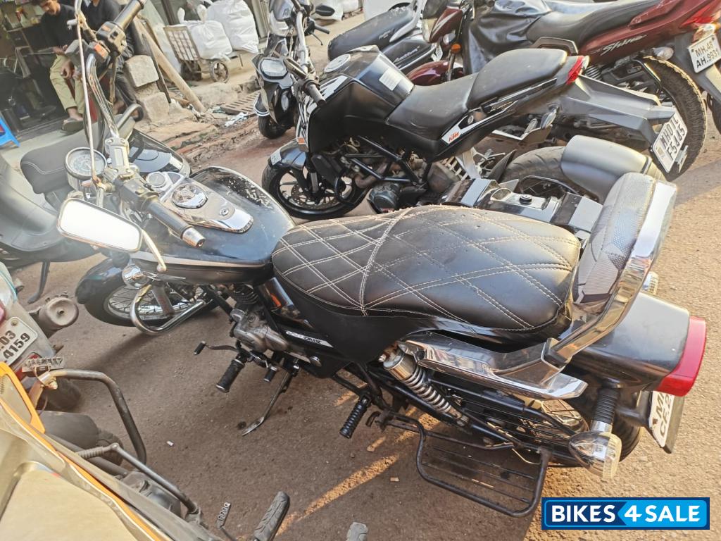 Black Bajaj Avenger Cruise 220 Black Bajaj Avenger Cruise 220