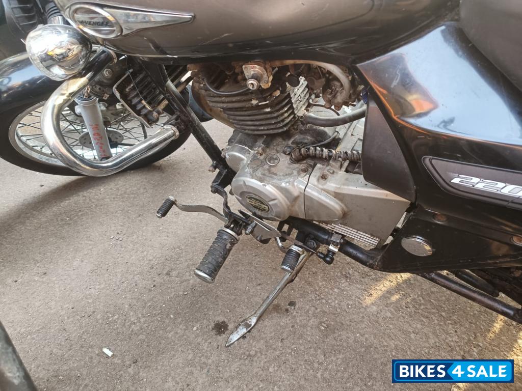 Black Bajaj Avenger Cruise 220 Black Bajaj Avenger Cruise 220