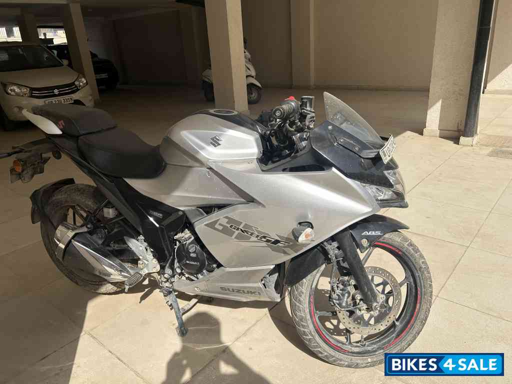 Suzuki Gixxer SF