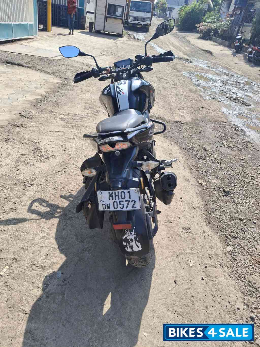 Black TVS Apache RTR 160 4V BS6