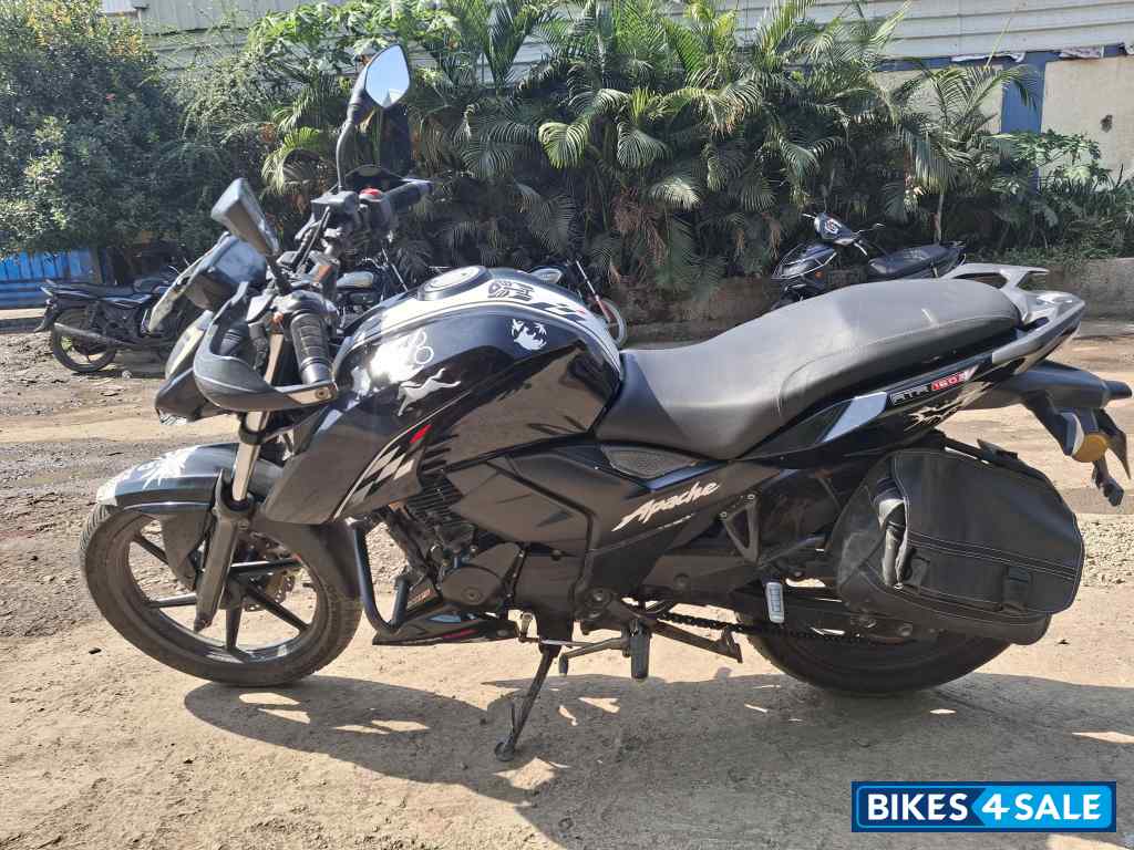 Black TVS Apache RTR 160 4V BS6