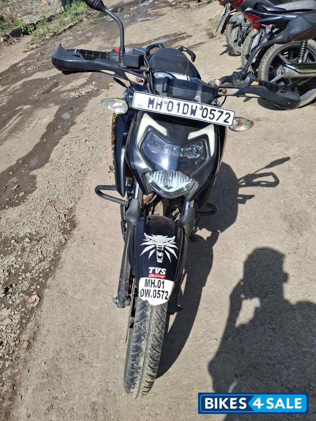 Black TVS Apache RTR 160 4V BS6