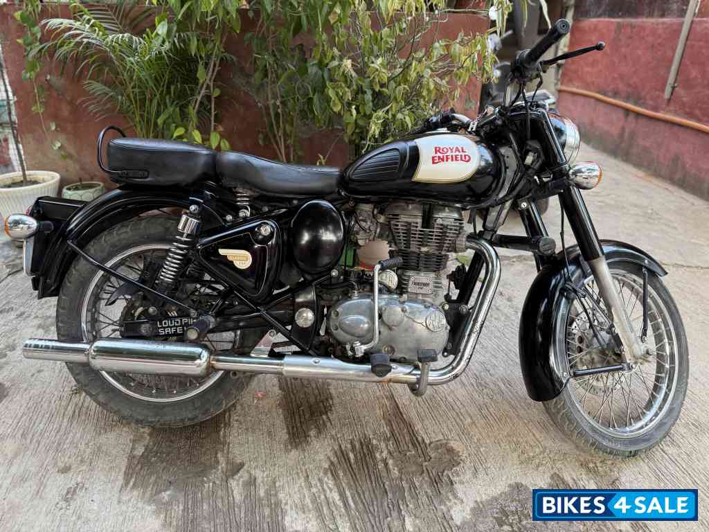 Black Royal Enfield Classic 350