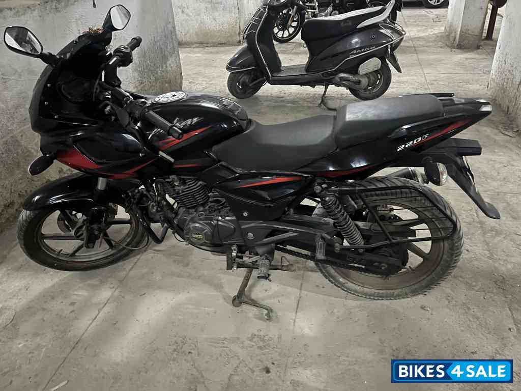 Bajaj Pulsar 220 DTSFi