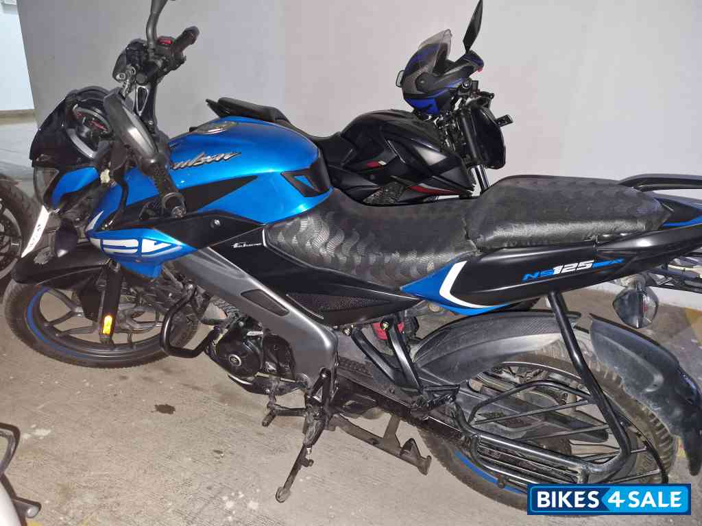 Blue Bajaj Pulsar NS125 BS6