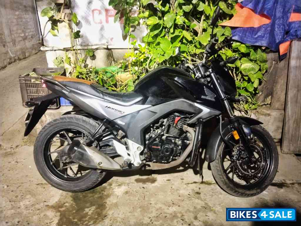 Black Honda CB Hornet 160R