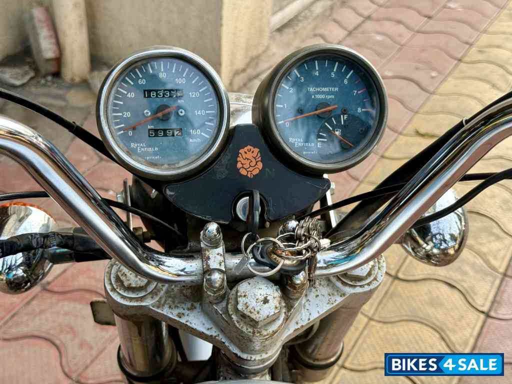 Silver Royal Enfield Thunderbird 350 Silver Royal Enfield Thunderbird 350