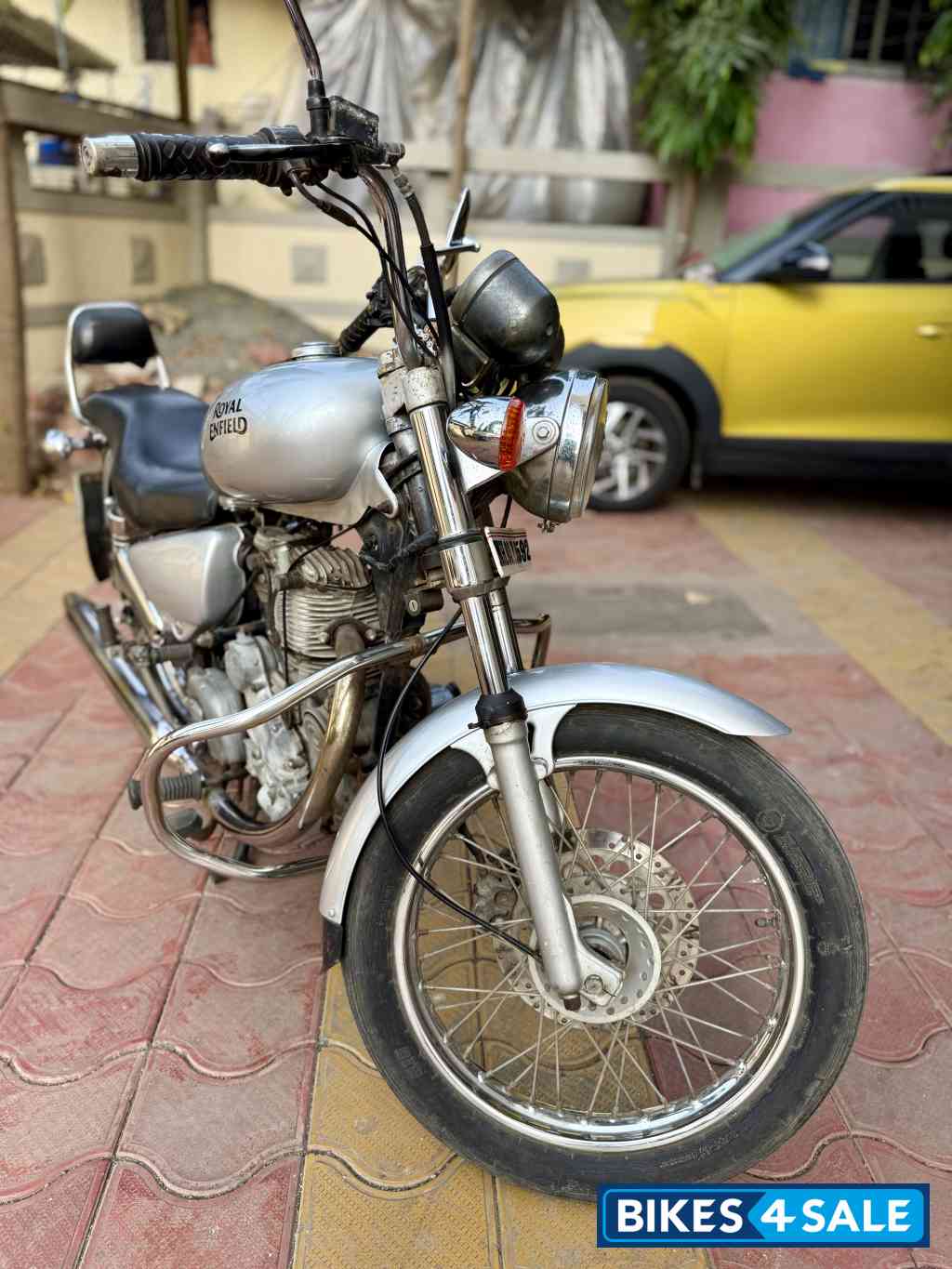 Silver Royal Enfield Thunderbird 350 Silver Royal Enfield Thunderbird 350