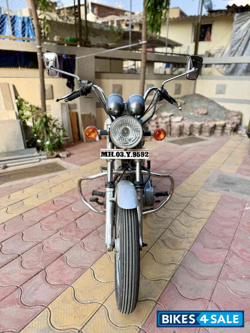 Silver Royal Enfield Thunderbird 350 Silver Royal Enfield Thunderbird 350