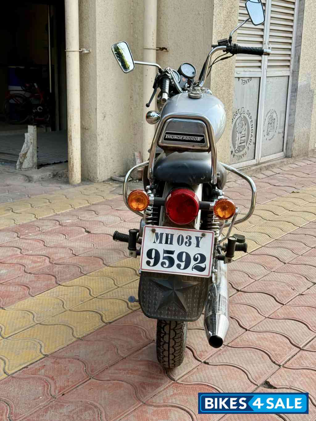 Silver Royal Enfield Thunderbird 350 Silver Royal Enfield Thunderbird 350