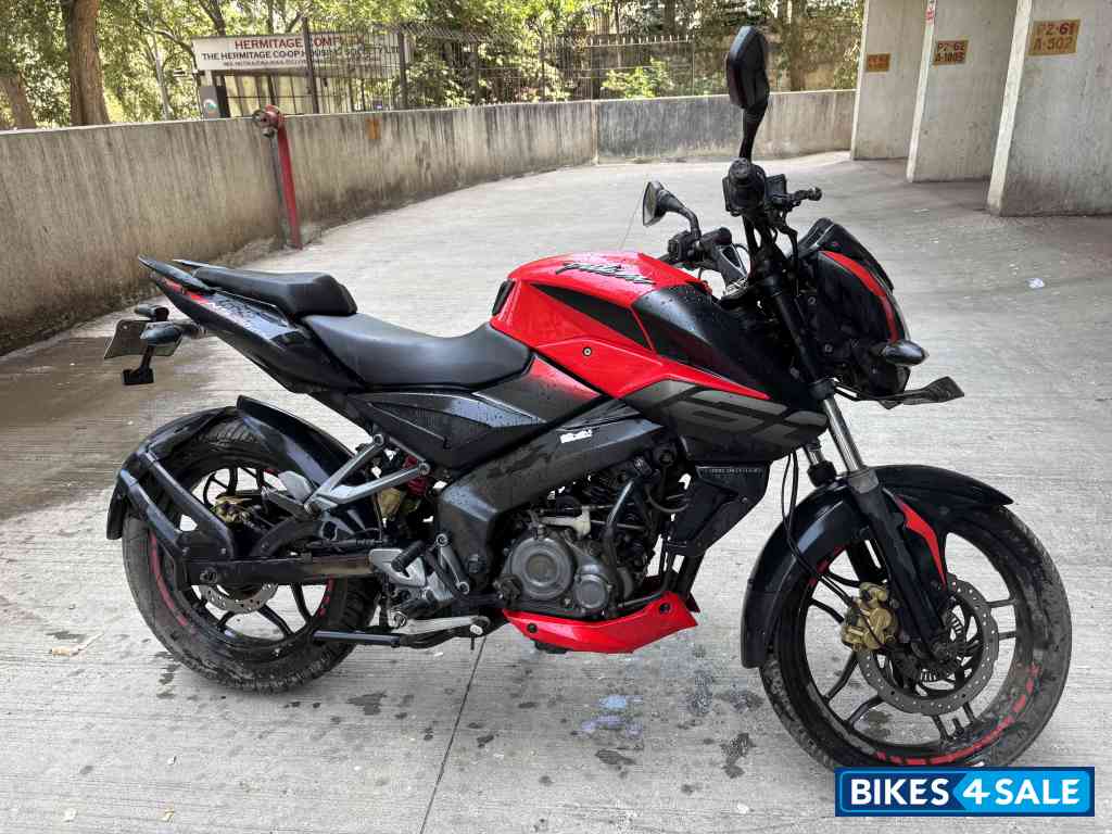 Red Bajaj Pulsar NS 160