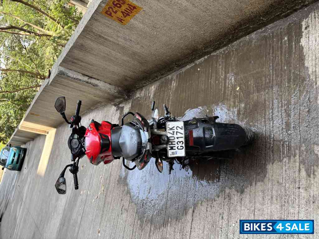 Red Bajaj Pulsar NS 160