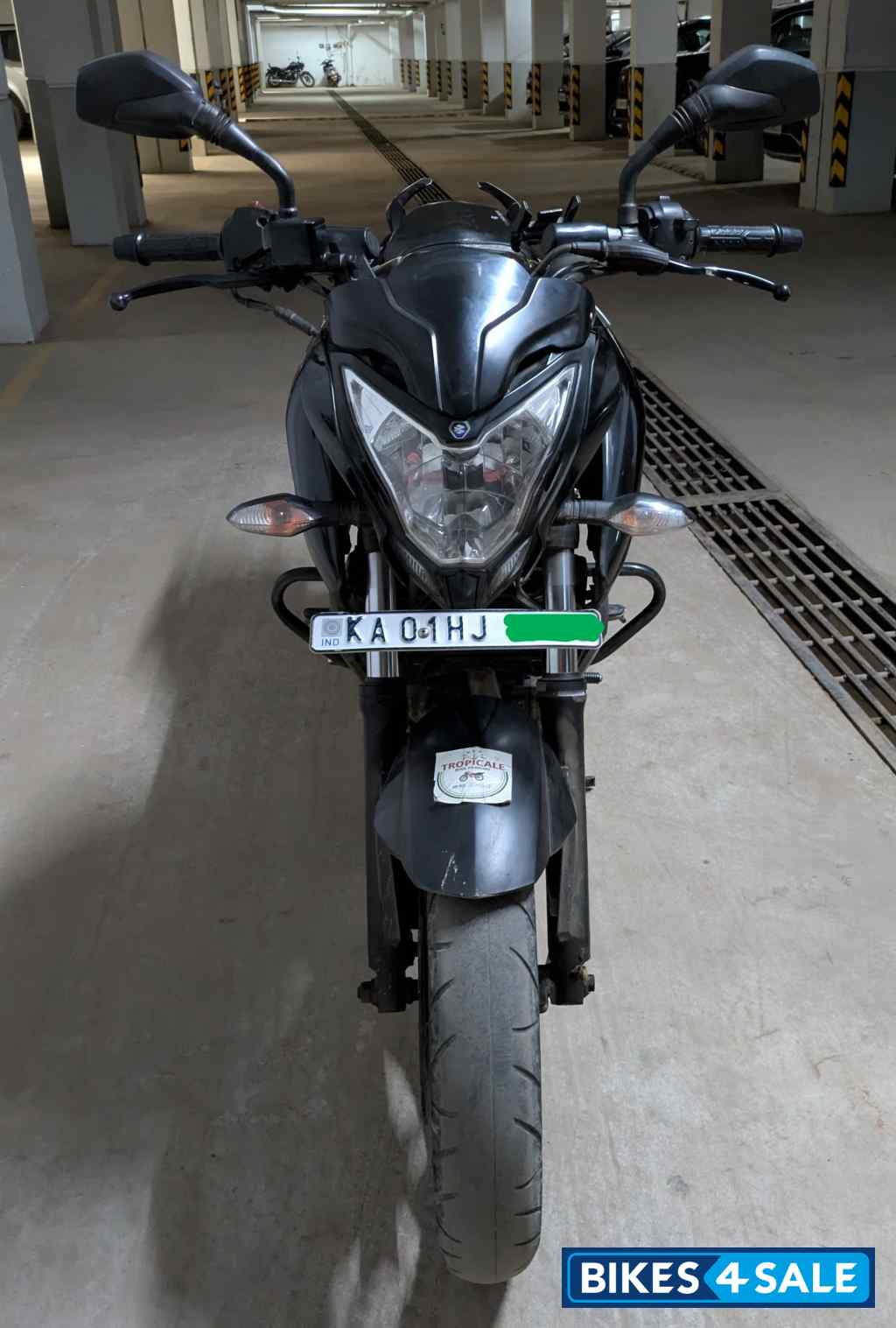 Black Bajaj Pulsar 200 NS