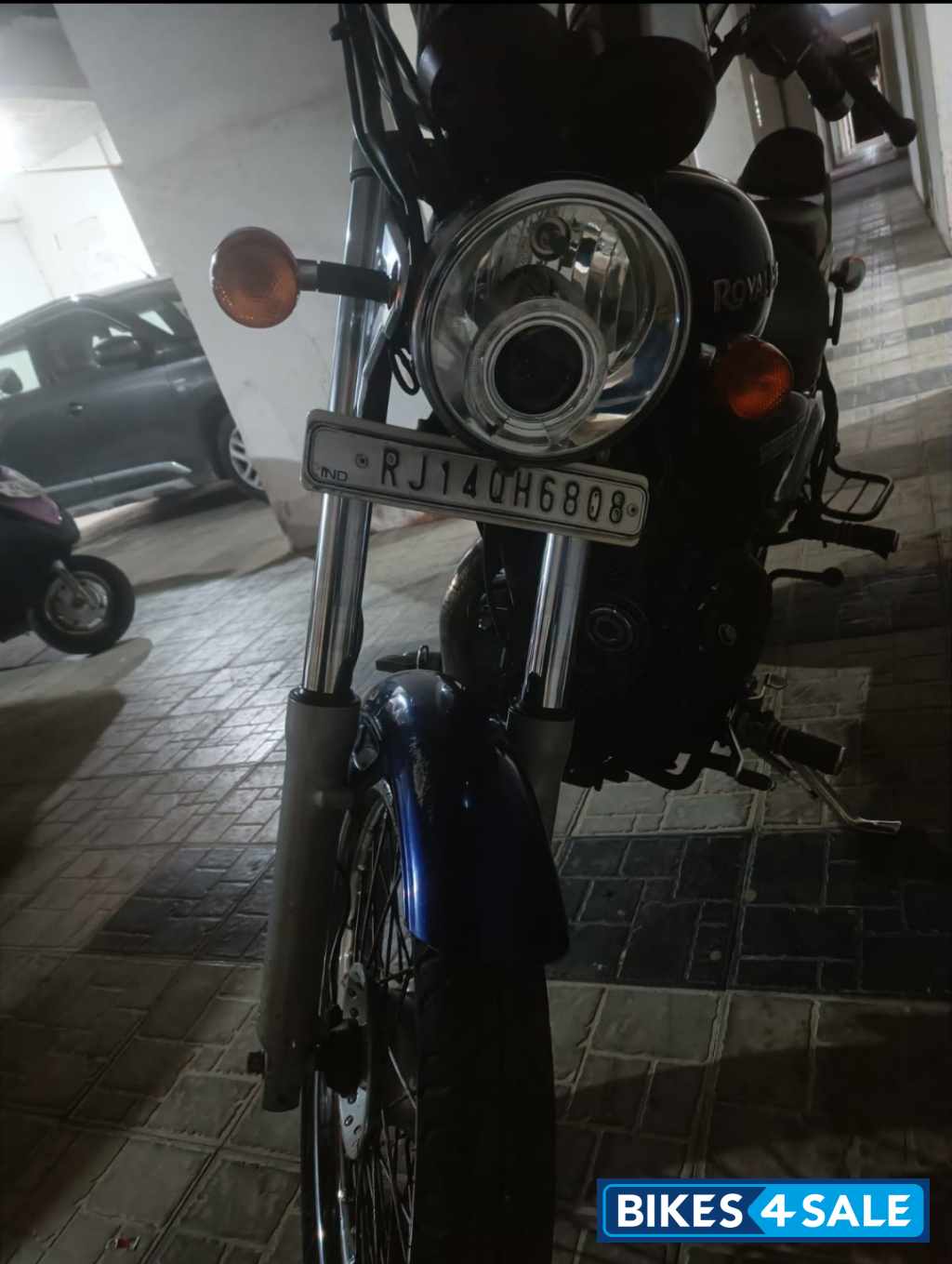 Blue Royal Enfield Thunderbird 350 Blue Royal Enfield Thunderbird 350