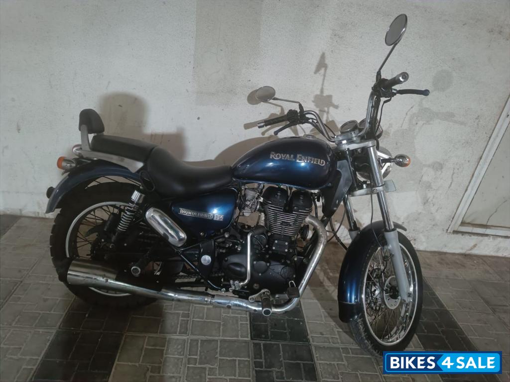 Blue Royal Enfield Thunderbird 350 Blue Royal Enfield Thunderbird 350