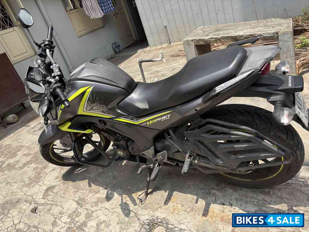 Honda CB Hornet 160R ABS