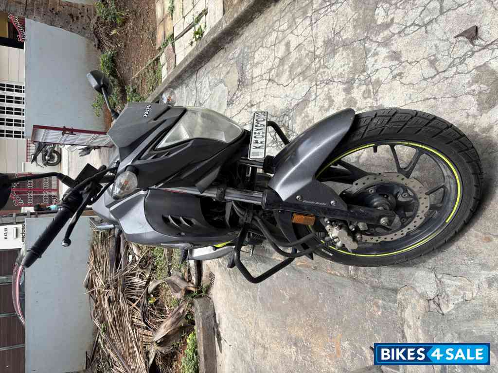Honda CB Hornet 160R ABS