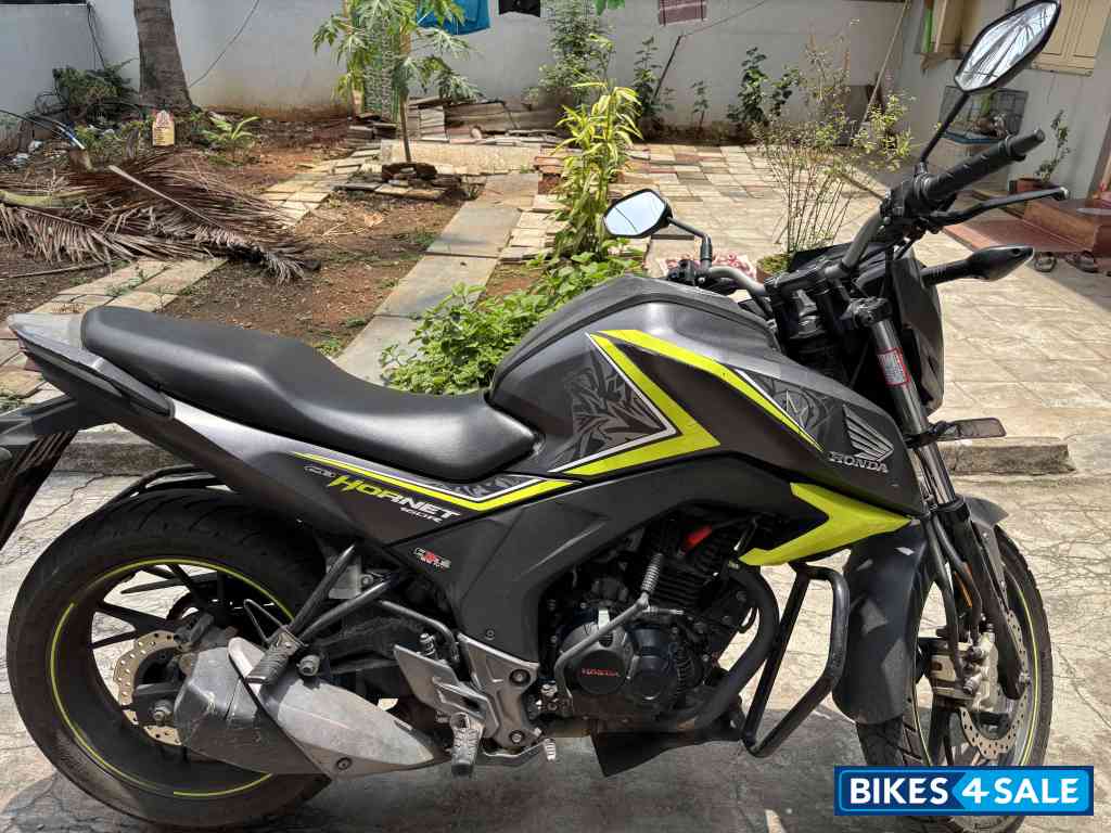 Honda CB Hornet 160R ABS