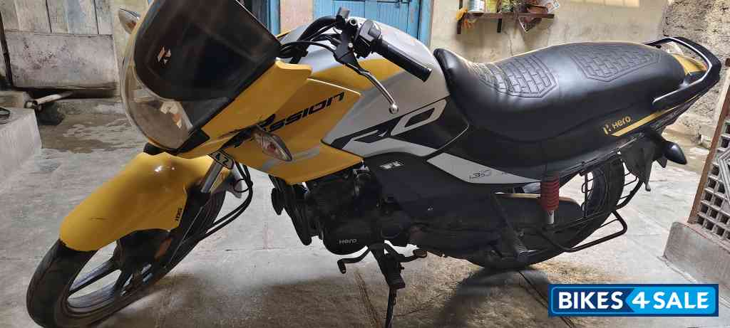 Black Yellow Hero Passion Pro BS6