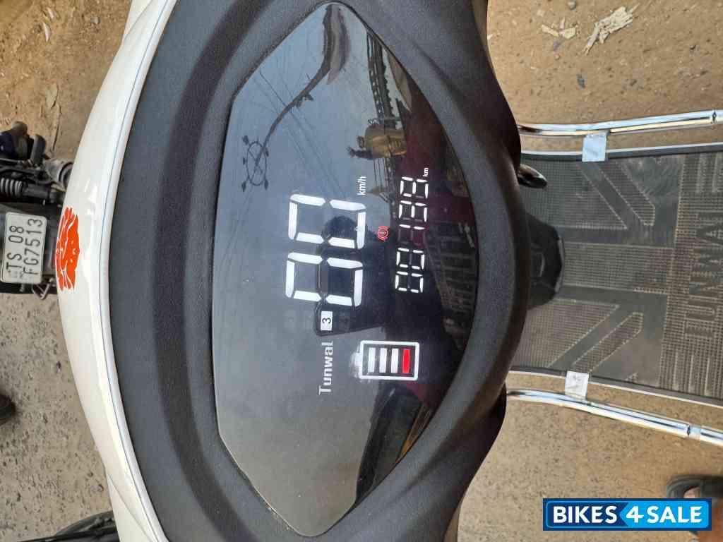 White Tunwal Sport 63 60V