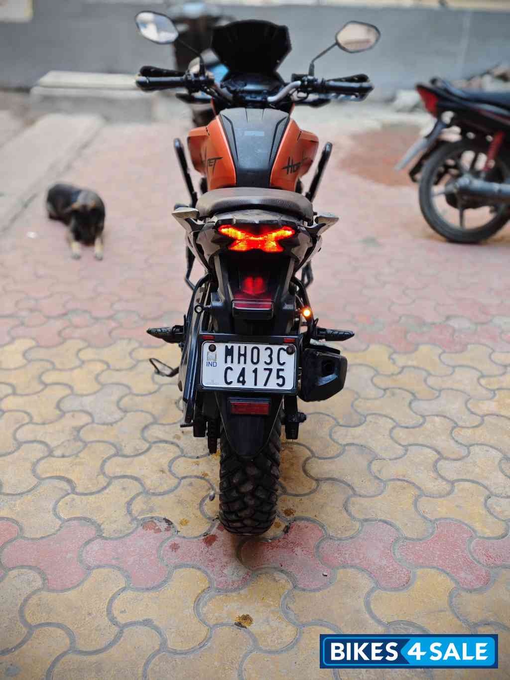 Orange Honda CB Hornet 160R