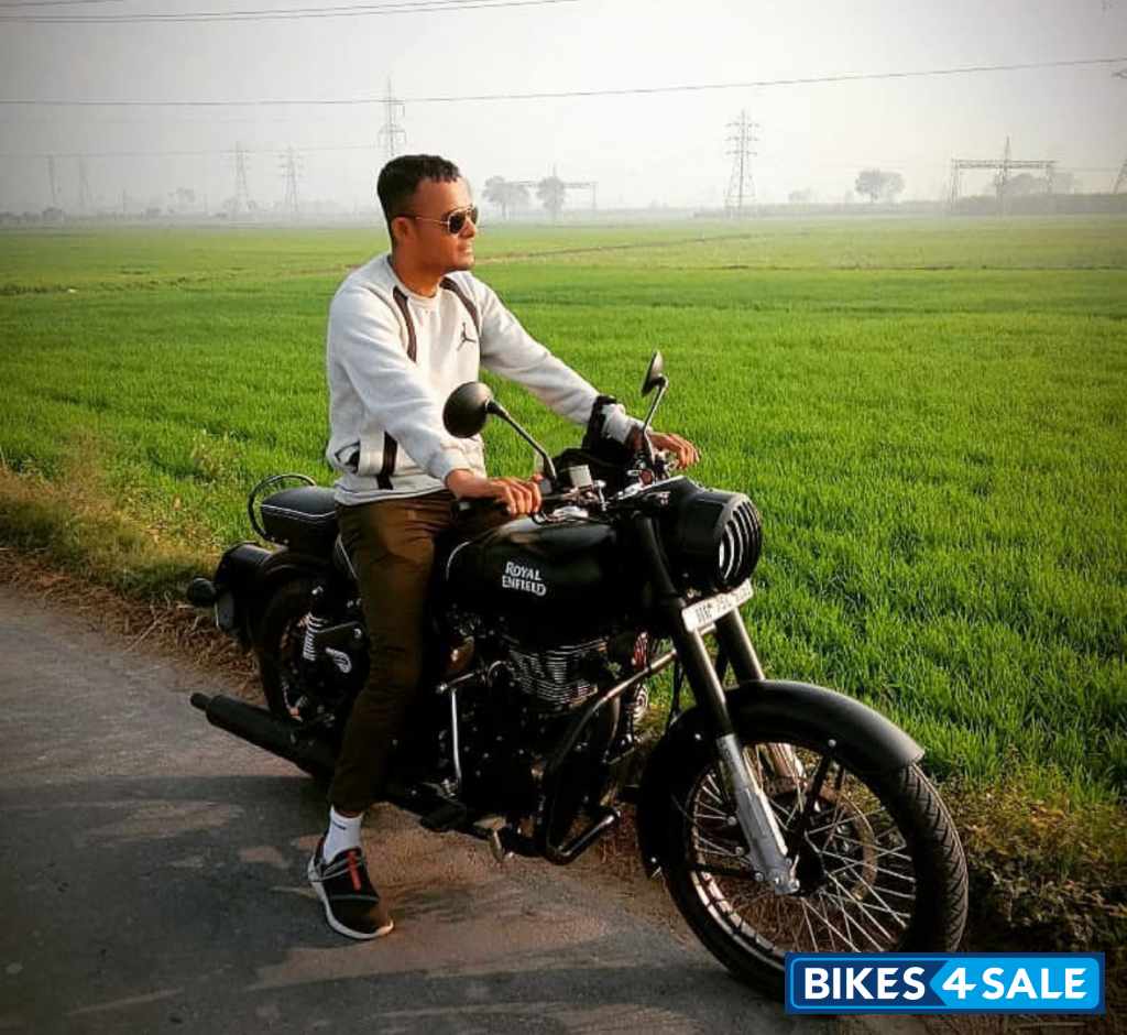 Royal Enfield Classic Stealth Black