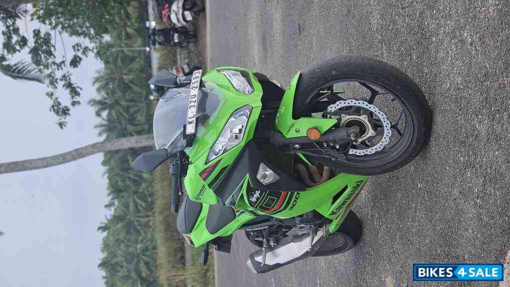 Lime Green Kawasaki Ninja 300 BS6 Lime Green Kawasaki Ninja 300 BS6