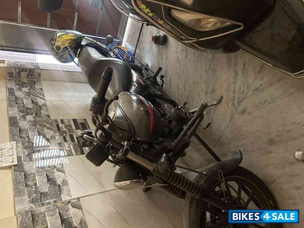 Bajaj Avenger Street 220