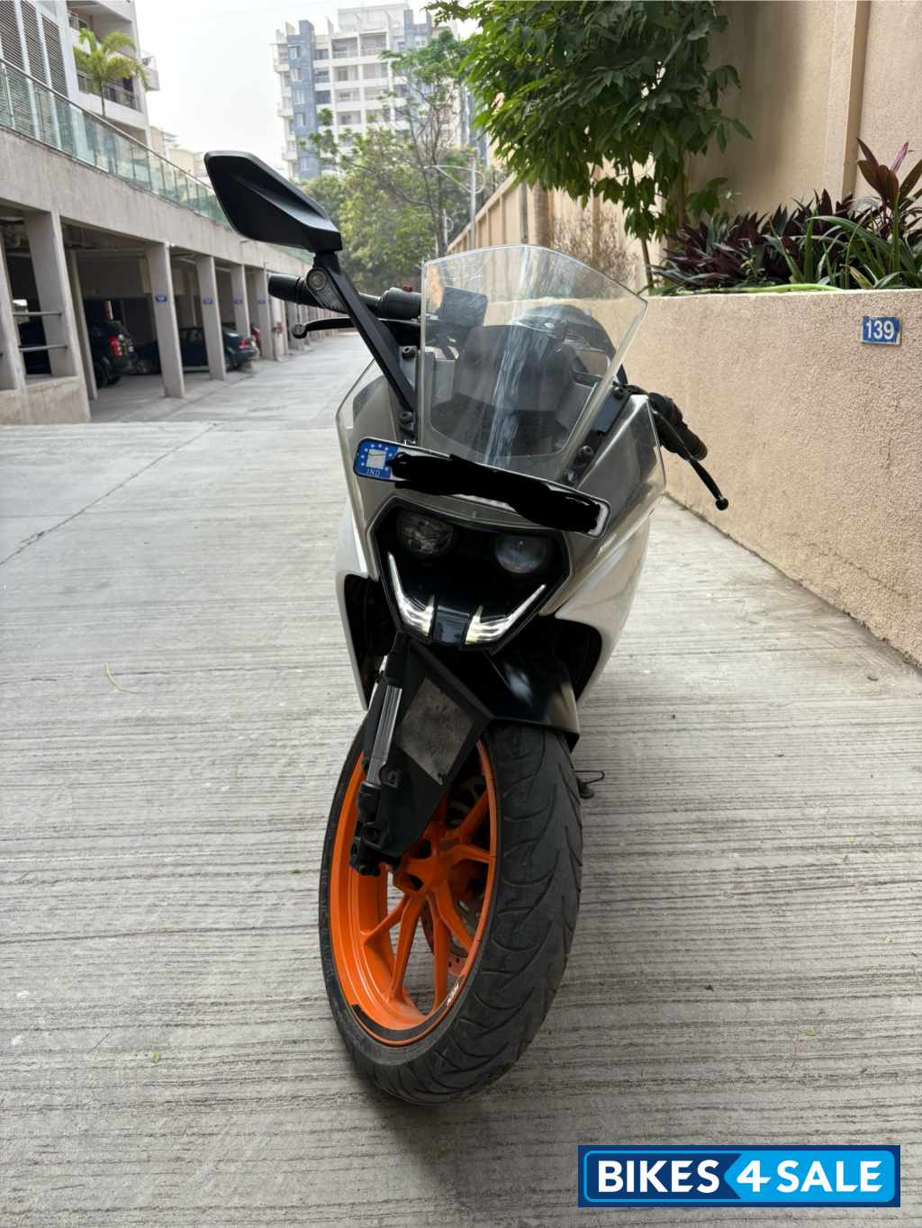 White/black KTM RC 200