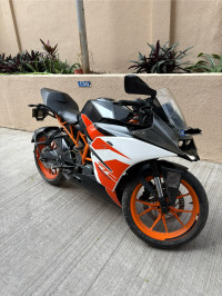 White/black KTM RC 200