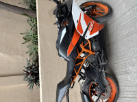 White/black KTM RC 200