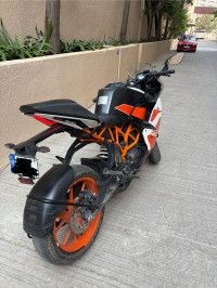 White/black KTM RC 200