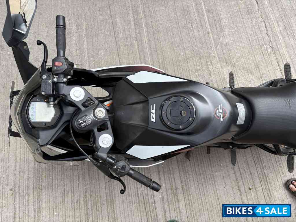 White/black KTM RC 200