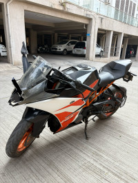 White/black KTM RC 200