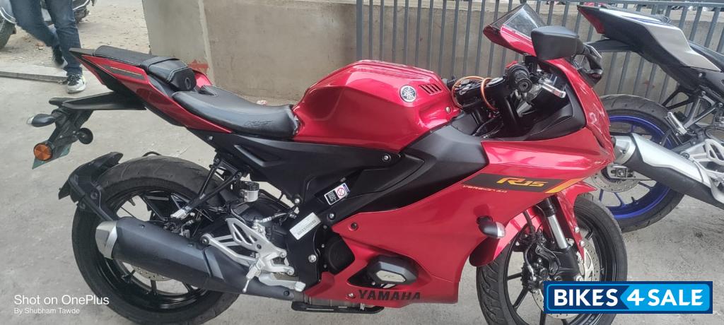 Mettalic Red Yamaha R15 V4