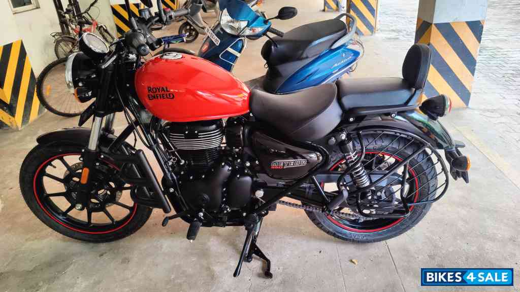 Red Royal Enfield Meteor 350