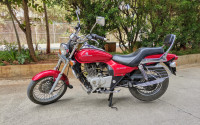 Red Bajaj Avenger 220 DTS-i
