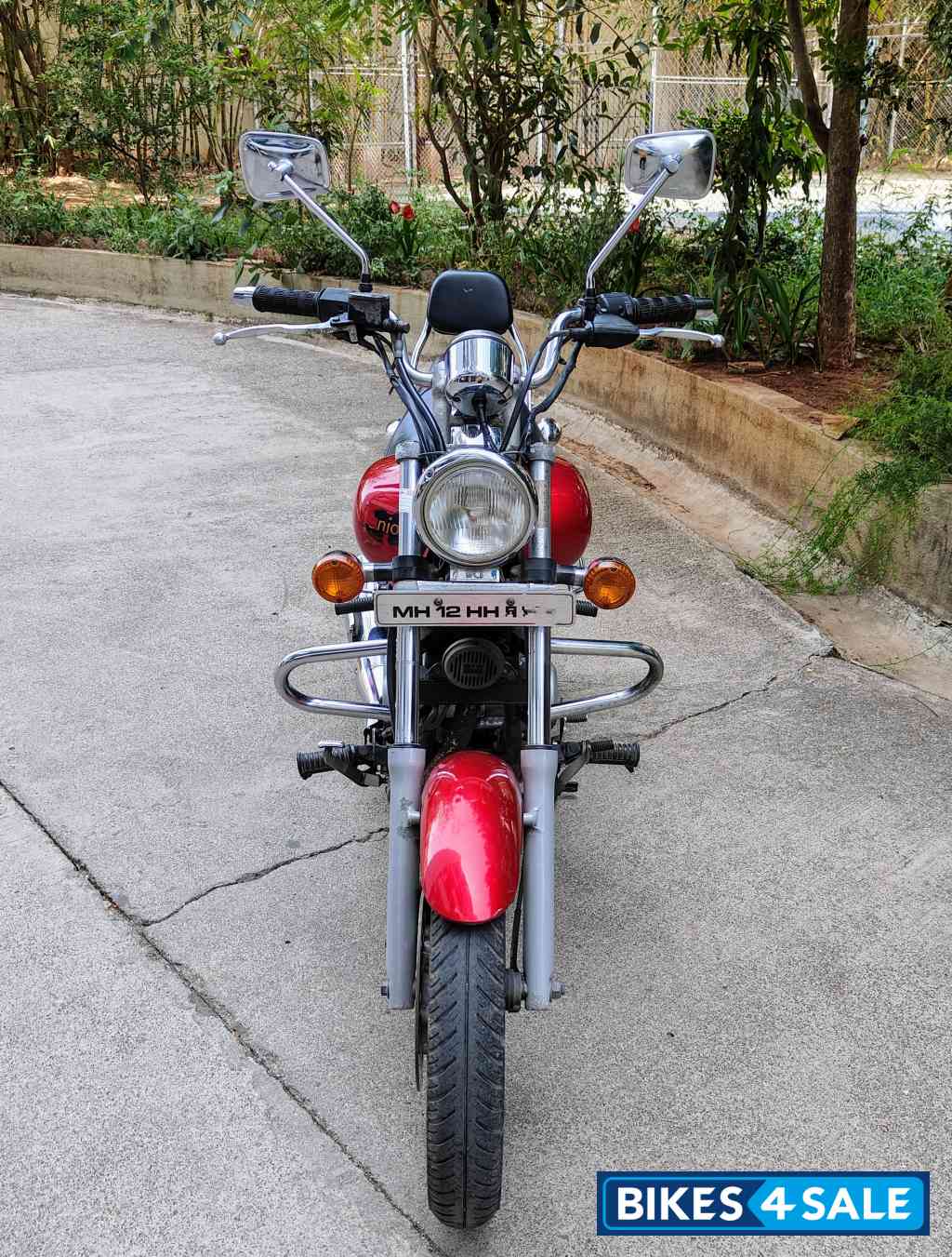 Red Bajaj Avenger 220 DTS-i Red Bajaj Avenger 220 DTS-i