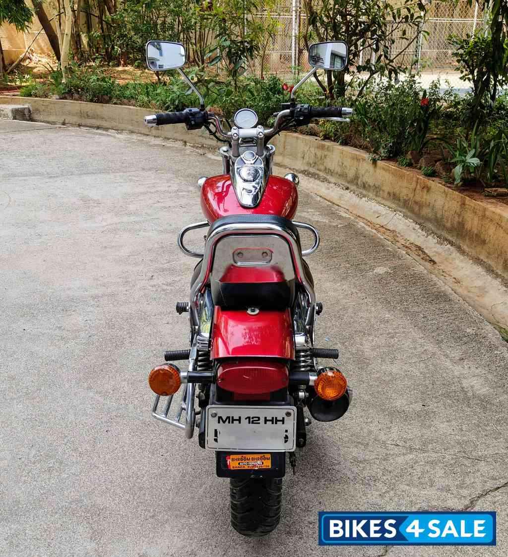 Red Bajaj Avenger 220 DTS-i Red Bajaj Avenger 220 DTS-i