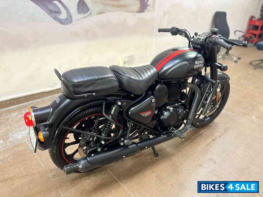 Royal Enfield Classic Stealth Black