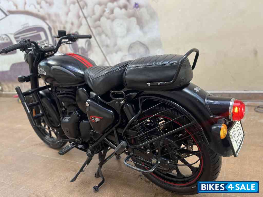 Royal Enfield Classic Stealth Black