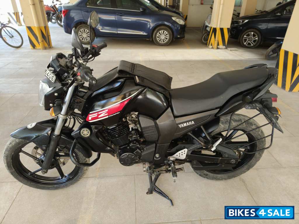Red & Black Yamaha FZ16