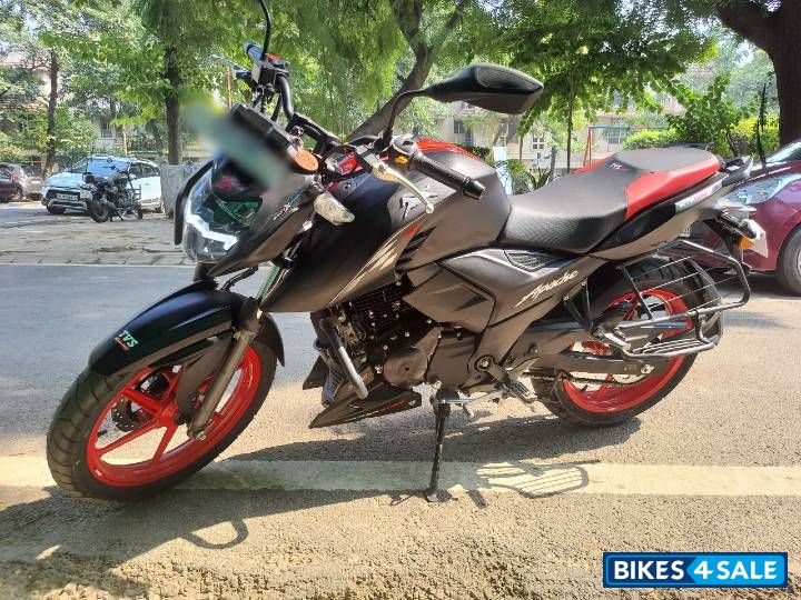 Matt Black TVS Apache RTR 160 4V Special Edition