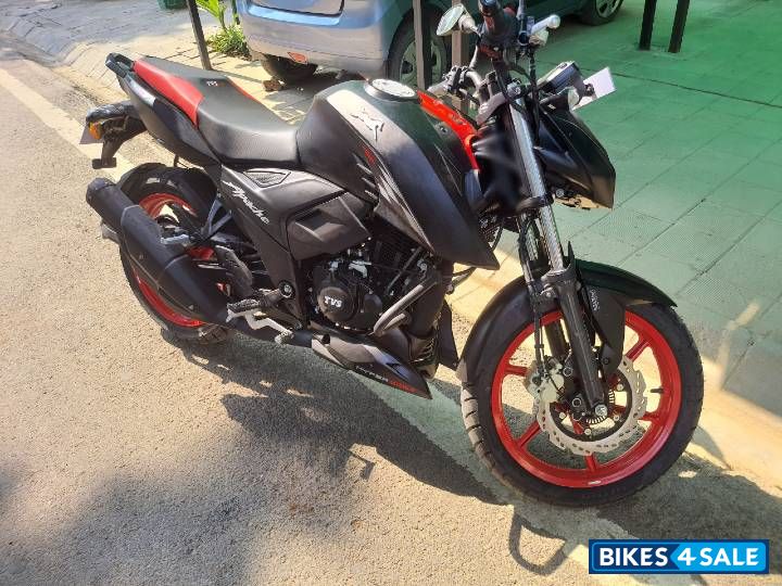 Matt Black TVS Apache RTR 160 4V Special Edition