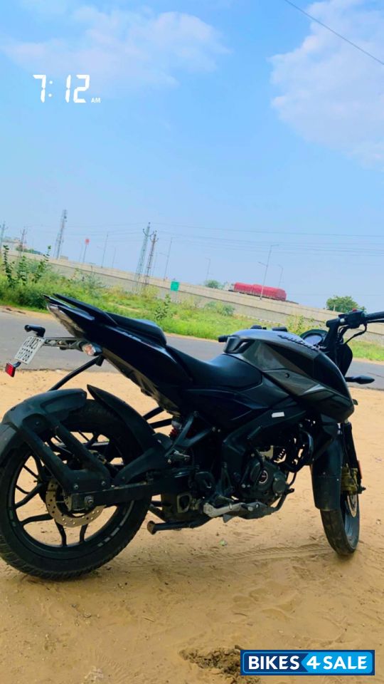 Black Bajaj Pulsar NS 160 BS6