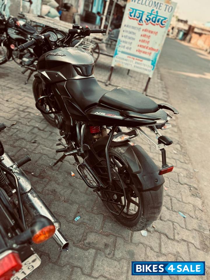 Black Bajaj Pulsar NS 160 BS6