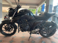 Black Yamaha FZ25