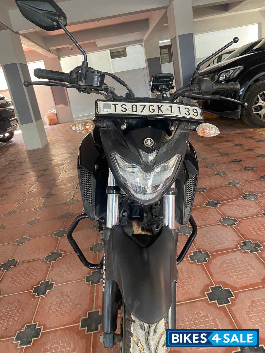 Black Yamaha FZ25